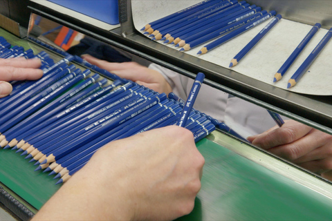 Visita pública guiada: Produção de "lápis de madeira".Visita pública guiada (alemão): Produção "Canetas de madeira"