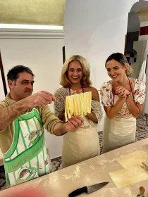 Frische Pasta, Tiramisù und Mozzarella an der Amalfiküste
