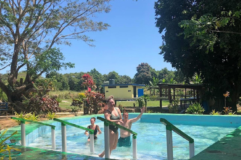 Vattenfallstur, djungelsafari, zipline med lergrop och varma källorEndast biljetter för inträde