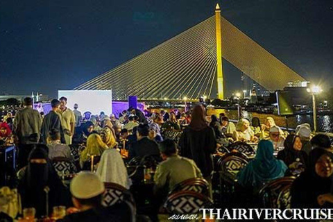 Bangkok: Riverside Faraya Halal Dinner Cruise at Asiatigue