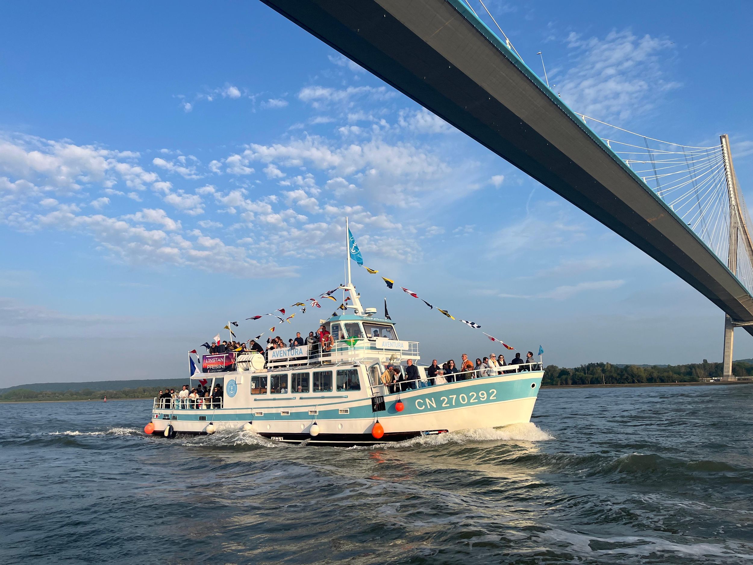 Honfleur: Bootsfahrt auf dem Meer und Entdeckung der Pont de Normandie