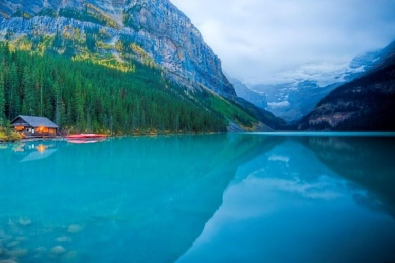 Banff: Lake Louise and Moraine Lake Tour with Pickup & Drop