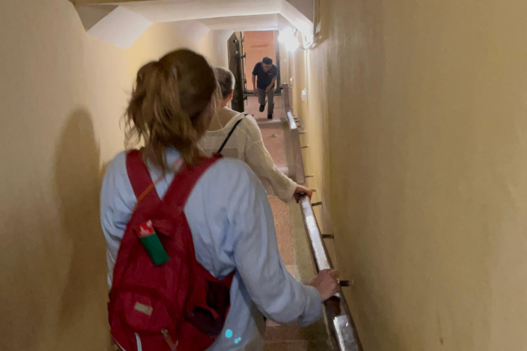 河内吉普车探索之旅：河内希尔顿、城堡、B52和火车站乘坐吉普车探索河内市