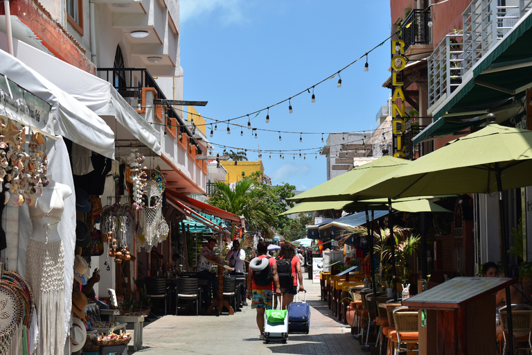 Isla Mujeres: Only Adults Catamaran, Snorkel and Beach club Tour from Playa del Carmen