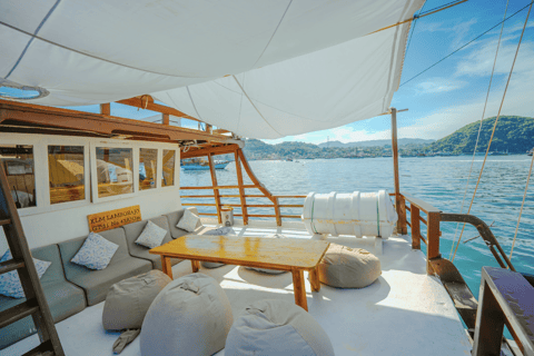 Labuan Bajo: 3-Day Komodo Sailing & Overland Tour, 12 Stops Standard Boat | 3-Day Komodo Sailing | 9 Stops | No Overland