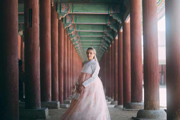 Seoul: Vintage Photoshoot with Professional Photographer