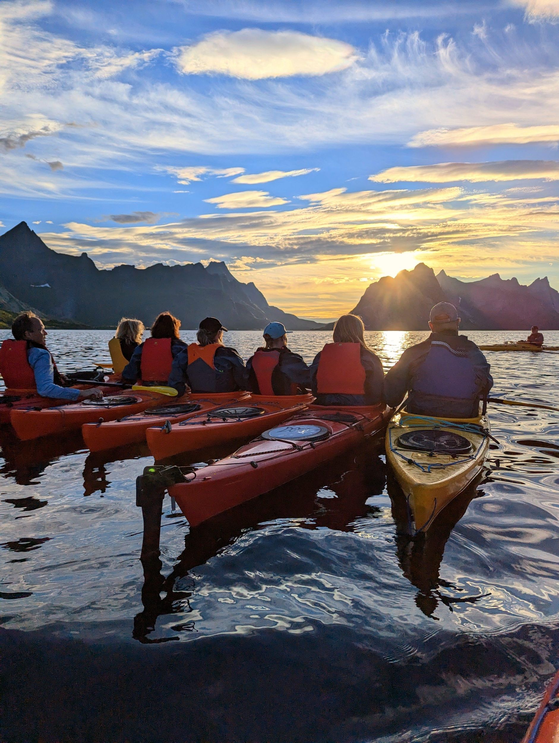 Lofoten: Kajak-Tour in der Mitternachtssonne im Reinefjord