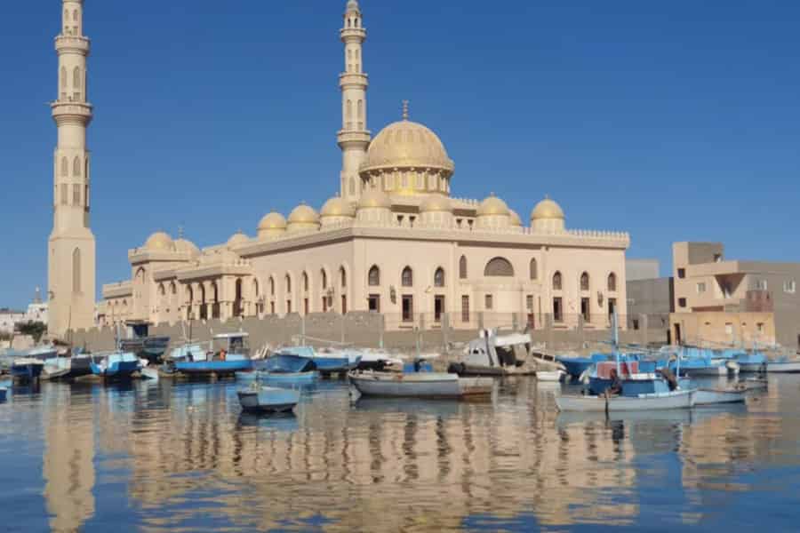 Hurghada: Städtetour & Basar mit optionalem Besuch des Sandmuseums. Foto: GetYourGuide Hurghada: Städtetour & Basar mit optionalem Besuch des Sandmuseums. Foto: GetYourGuide