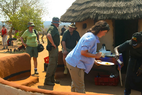 Victoriafallen Zimbabwe: Bytur med traditionell lunch