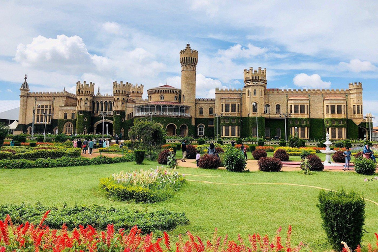 Bangalore: Bangalore Palace Guided Tour with Entry Ticket