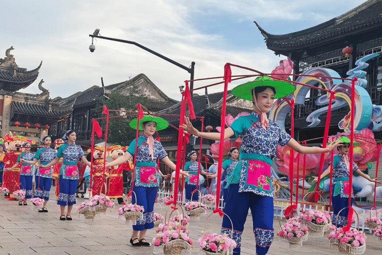 Shanghai Zhouzhuang Water Town Guided Tour with Free Time