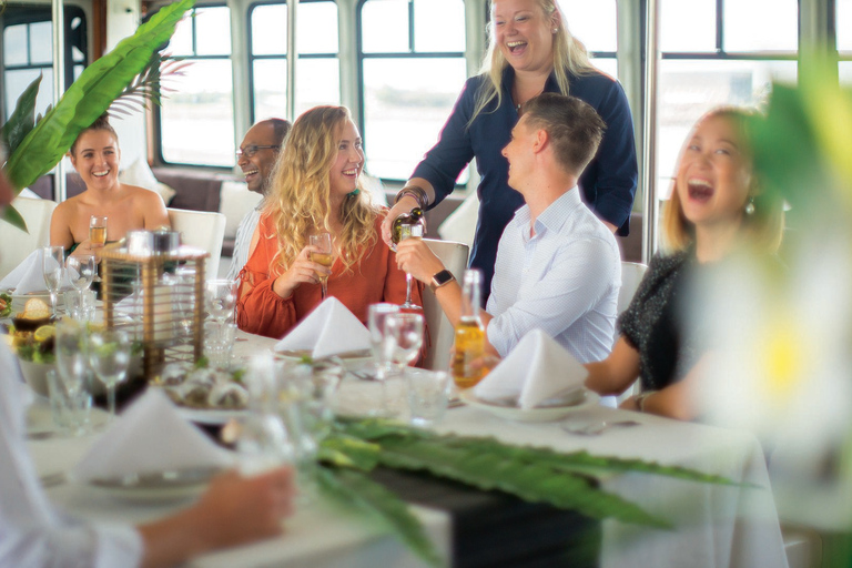 Darwin: Darwin Harbour Sunset Cruise with Buffet Dinner