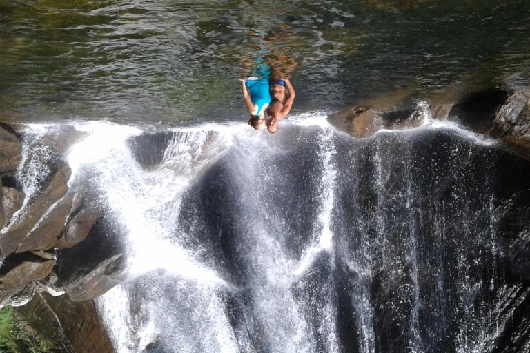 Caza en cascadas cerca de kandy