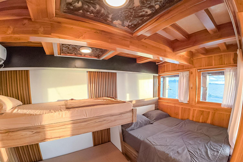 Lombok to Komodo 4D3N Sailing Adventure Gili Room: Queen bed + 2x Single bunkbed