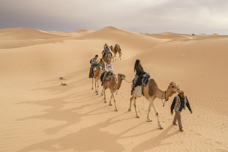 Star Wars und Sonnenuntergang in der Wüste in Ksar Ghilane