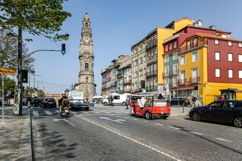 Porto : visite de la ville en tuk-tuk électrique et croisière sur le fleuve DouroVisite espagnole en tuk-tuk et croisière fluviale