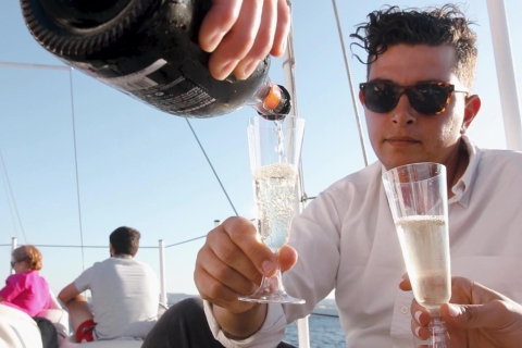 Rodas: Tour en barco con snorkel, natación, comida y bebidasExcursión desde el Puerto Viejo de Mandraki