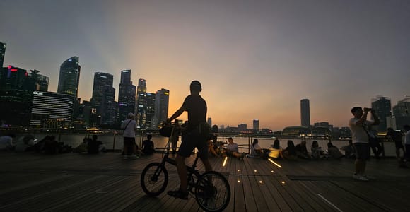 Singapore: Light to Night Bike Tour