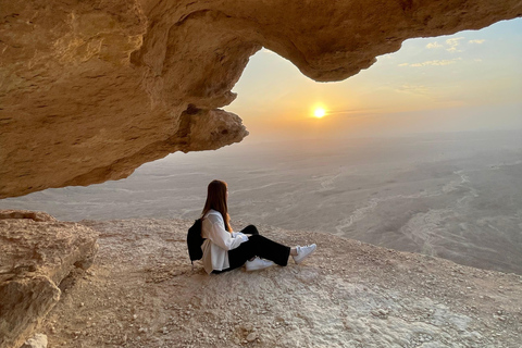 Riyad : Excursion en 4x4 jusqu'au bout du monde au coucher du soleilExcursion privée en 4x4 au bout du monde (jusqu'à 6 personnes)