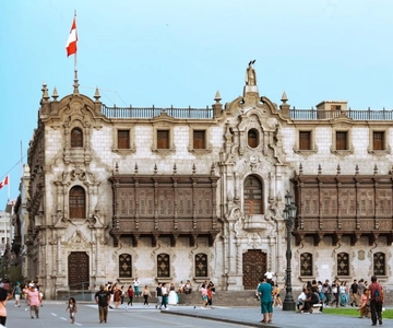 Lima: City Tour of Barranco, Iconic Districts, and Local Lunch
