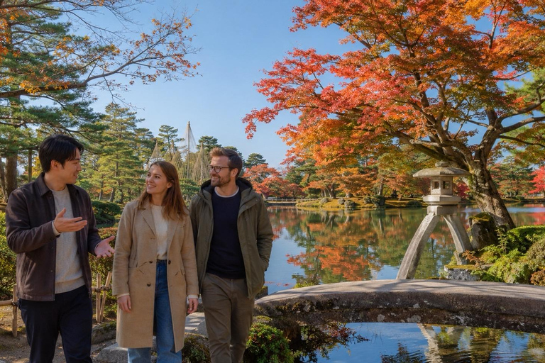 Kanazawa: Kenrokuen Autumn Colors & Castle Walk Early Bird 20% Off – Limited Autumn Offer