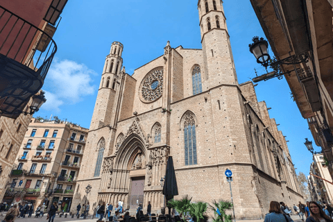 Barcelona: Old Town Private Walking Tour of Past and Present 2H - Guided tour in Spanish with Fábio