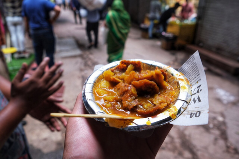 Vieja Agra: Tour de Comida Callejera con Mercado de Especias en Tuk-Tuk