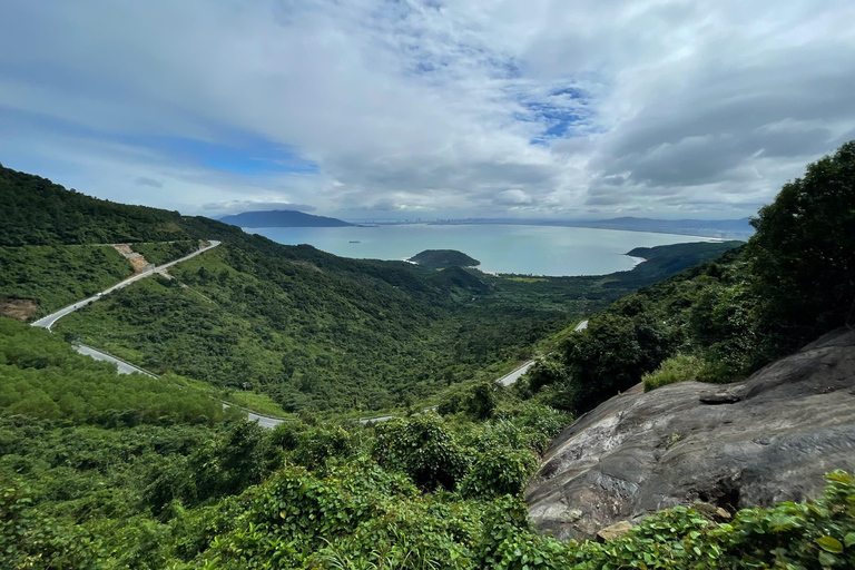 Hoi An/Da Nang: trasferimento a Hue, visita turistica e pranzo in una pagodaTrasferimento da Hoi An/Da Nang a Hue e visita alla Cittadella Imperiale