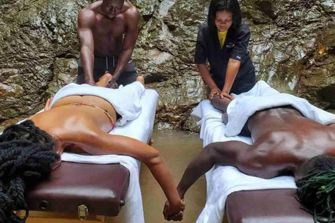 Ghana: massaggio alla cascata con pranzoGhana: massaggio sotto la cascata con pranzo incluso