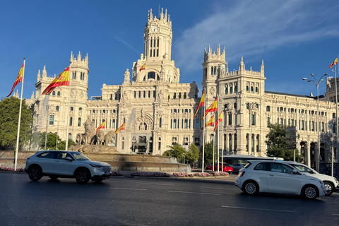 Madrid: Private Tuk Tuk Tour with Expert Guide and Panoramic Views The Classics Tour ~ Discover Madrid in 60 minutes from your STARTING POINT!