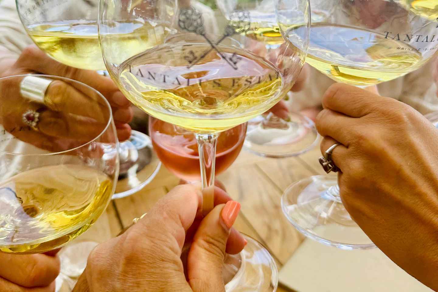 From Auckland: Waiheke Island Wineries' Tour - From Auckland: Waiheke Island Wineries' Tour