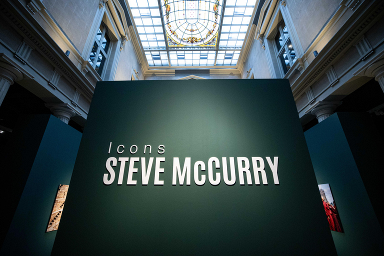 Barcelona: Palau Martorell - Steve McCurry Exhibition Barcelona: Palau Martorell - Steve McCurry Exhibit