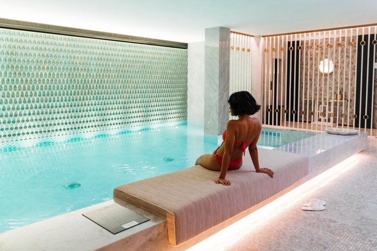 Porto: Relaxing by the pool, sauna and steam room