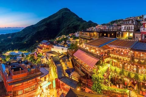 From Taipei: Shifen Sky Lantern, Jiufen & Yehliu Day Tour - Image 2