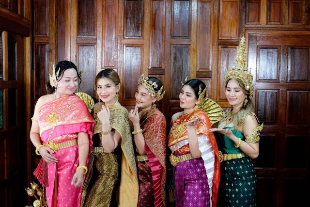 Dress in Thai Costume and Photoshoot at Thai Wooden house