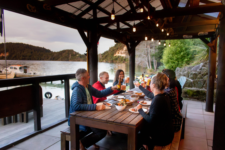 Rotorua: Evening Starlight Gourmet Kayak Tour with dinner