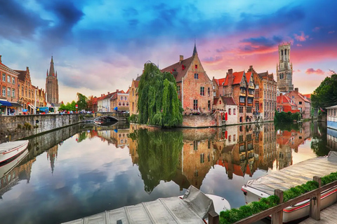 Bruges: Guided boat trip and walk