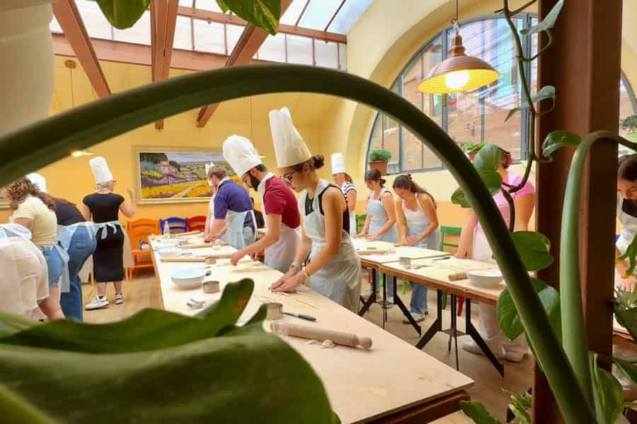 Rom: Pasta- und Tiramisu-Kurs mit feinem Wein beim Vatikan. Foto: GetYourGuide Rom: Pasta- und Tiramisu-Kurs mit feinem Wein beim Vatikan. Foto: GetYourGuide