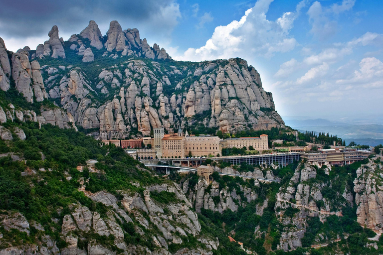 Private Montserrat, Girona & Costa Brava Tour from Barcelona