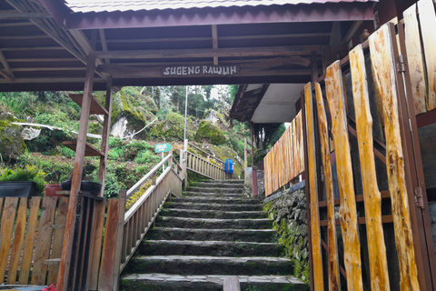 Yogyakarta: Menjer Lake Bamboo Boat Tour with Lunch