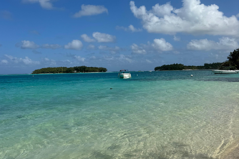 Blue Bay Marine Park: Guided Snorkeling with Video Souvenirs and Snack