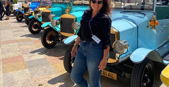 Lisbon: Private Electric Vintage Car Tour with Guide