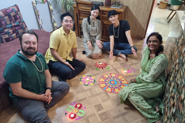 Cocina comida india con una familia local en su casa tradicionalDesayuna, come o cena según el horario que elijas