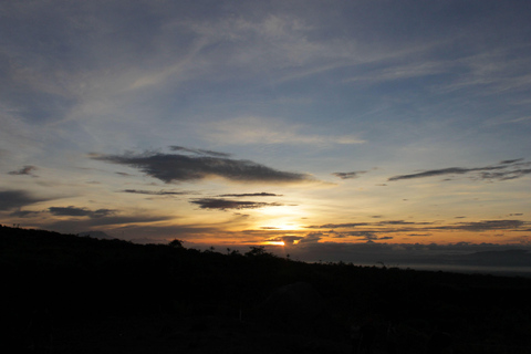 Alba del vulcano Merapi con jeep 4wd e passo sulla lava fredda