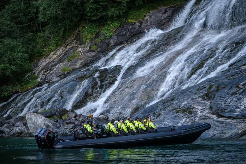 Nordfjordeid: Geirangerfjord RIB-boottocht en busrit