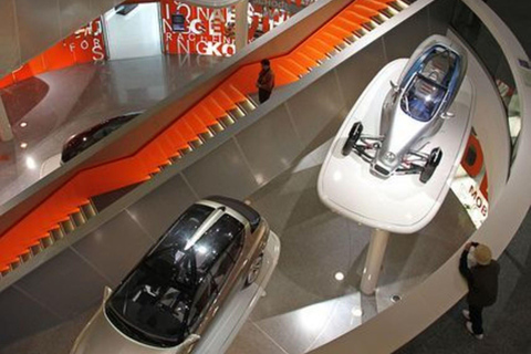 Stuttgart: Mercedes-Benz Museum Guided Tour