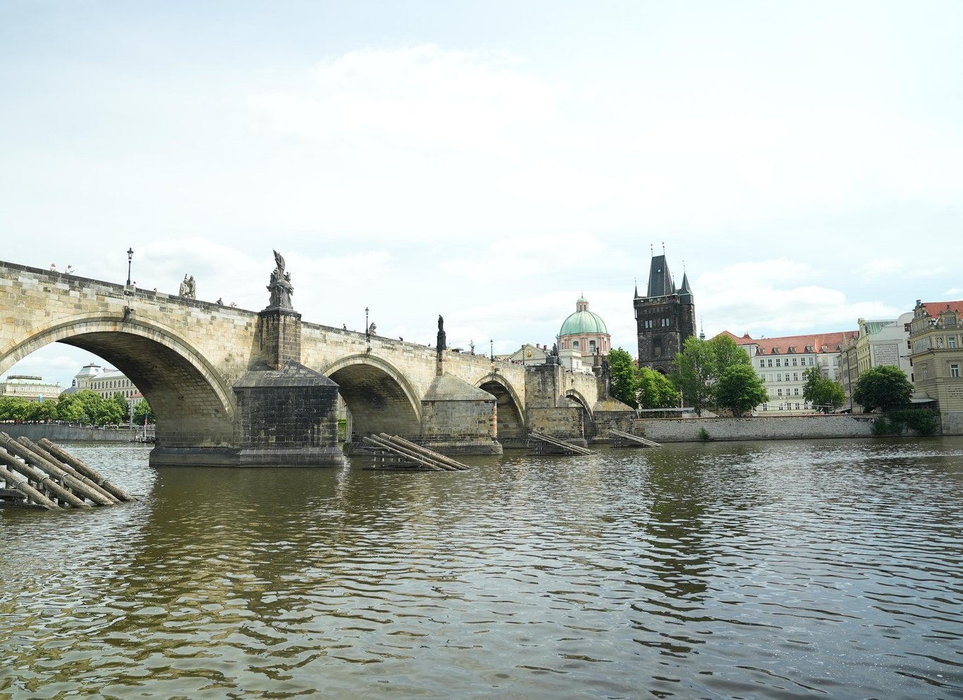 Prag: Byens højdepunkter med bus, båd og til fods