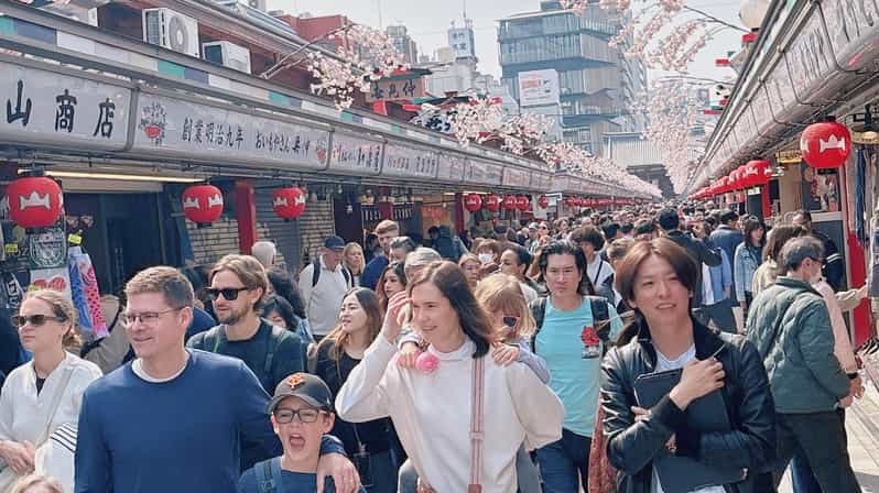 Tokyo: Private Asakusa Walk – Sensoji, Street Food & Photos