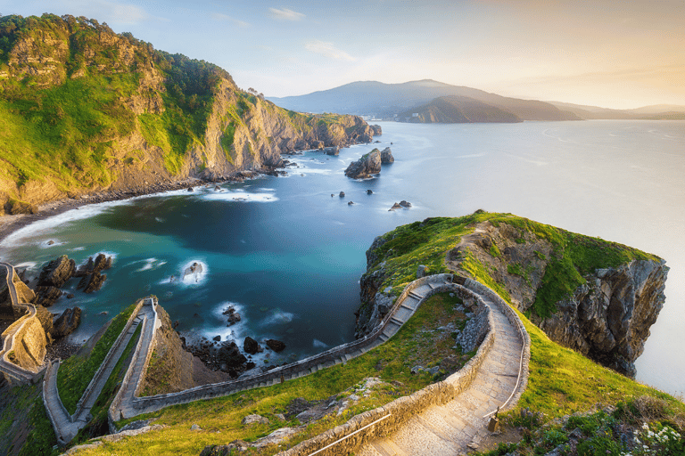 Tour privato del Ponte di Bizkaia e Gernika/Bermeo e GaztelugatxeTour privato Ponte di Bizkaia e Gernika/Bermeo e Gaztelugatxe