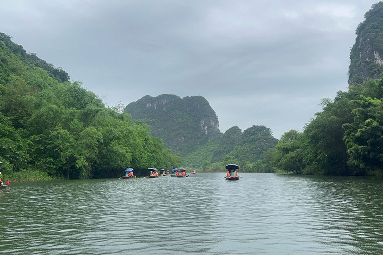 Ninh Bình: Bai Dinh, Trang An en Mua Cave dag privétourNinh Bình: Bai Dinh, Trang An en Mua Cave op de motor